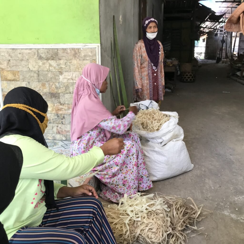 Menciptakan Lapangan Kerja